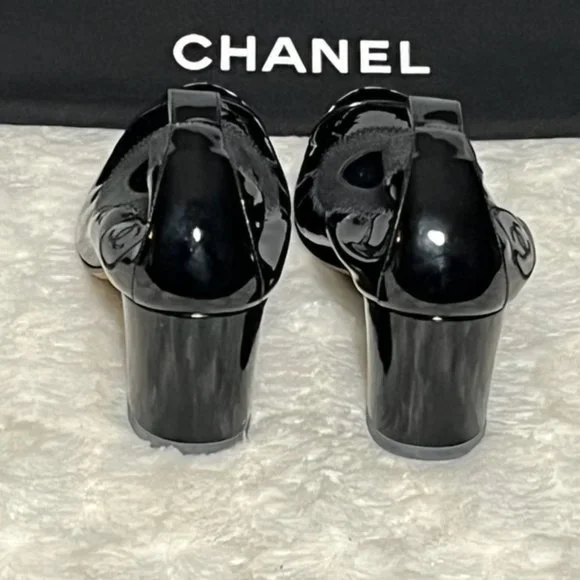 CHANEL Black Patent Leather CC Scrunch Block Heel Pumps EU Size 36, US Size 6 - Picture 4 of 15